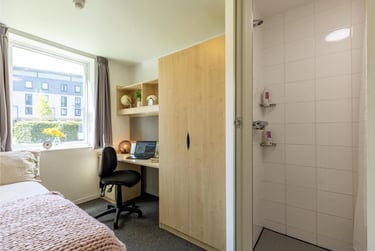 1 bed house, De Walden Way, City Centre, Bradford, BD71BD - Image 1